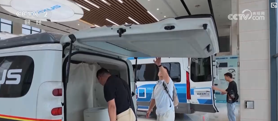 从“租着玩”到“买着用”房车产业链快速升温 房车露营出圈营地客流量攀升