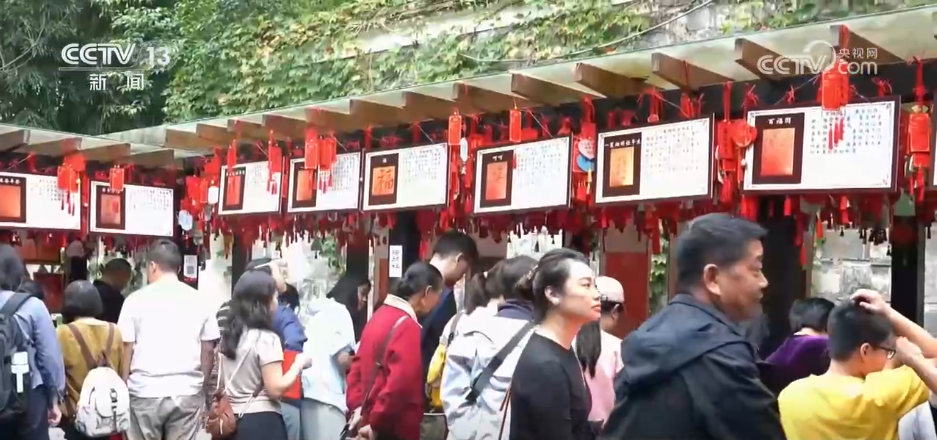 非遗出彩“出圈”、传统戏曲焕新 多元文化体验激活假日文旅消费新动能