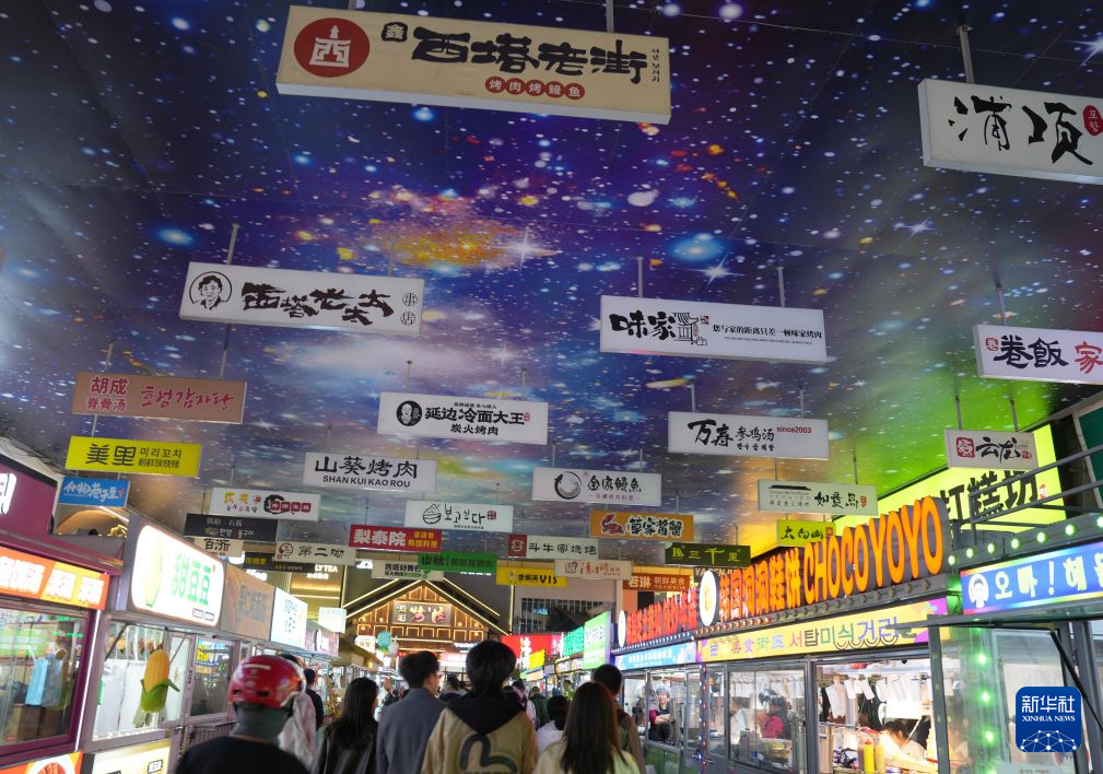 灯火映长假 夜游释放假期经济新潜力