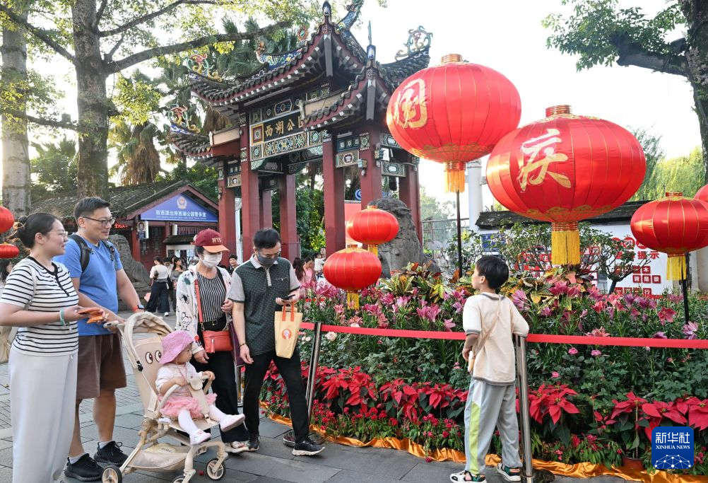 长假尾声 游兴不减