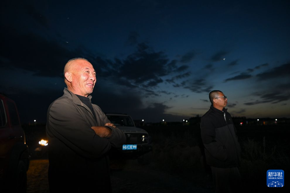 图片故事丨采棉天山秋野间