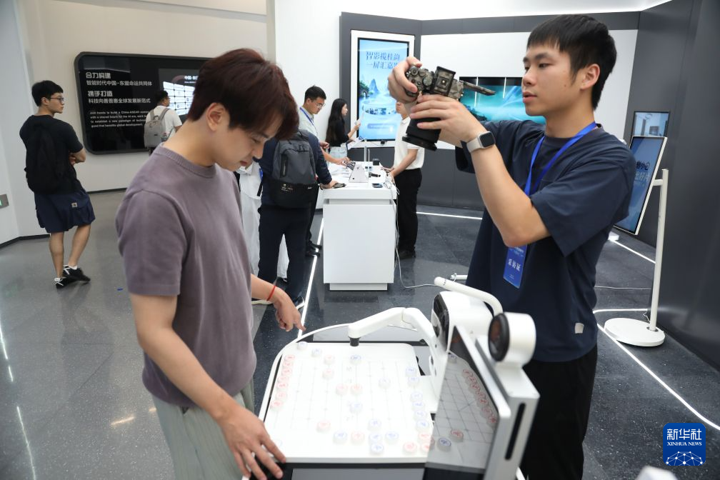 活力中国调研行丨走进中国—东盟国家人工智能应用合作中心