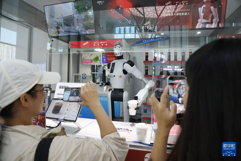 活力中国调研行丨走进中国—东盟国家人工智能应用合作中心