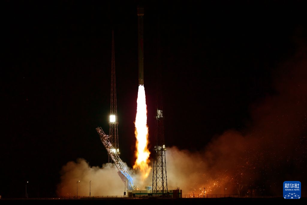 一箭十星 朱雀二号改进型遥四运载火箭发射成功