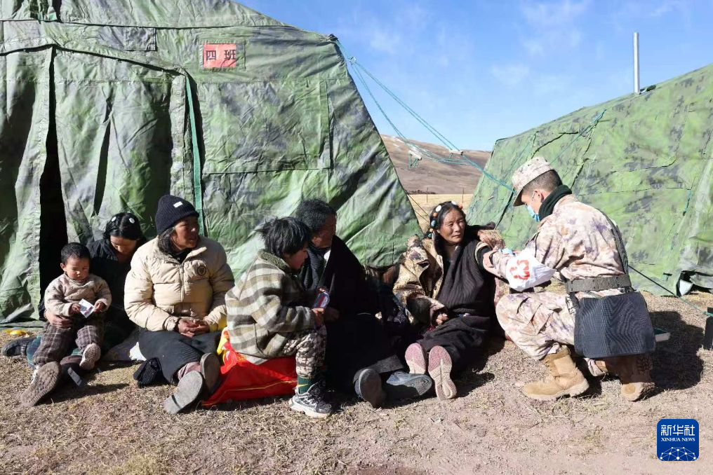 人民子弟兵投入西藏那曲市巴青县抗震救灾