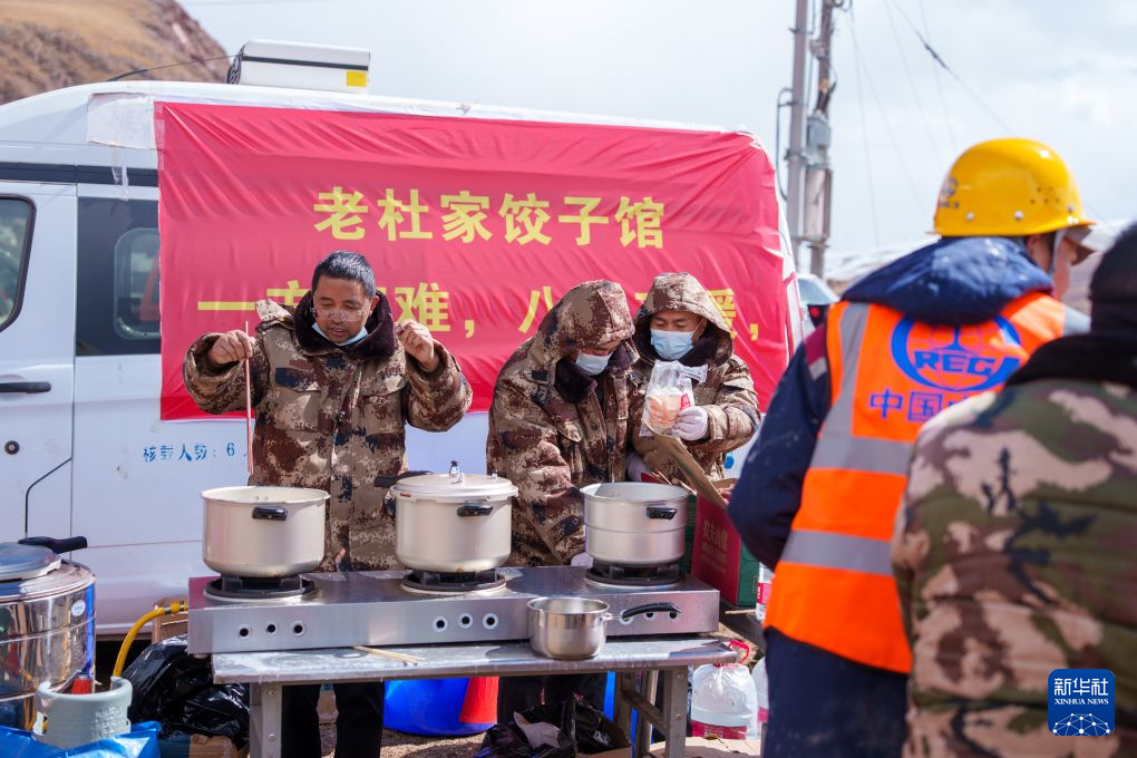 图片故事丨3000斤饺子的“逆行”