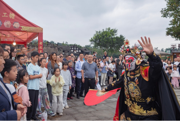 重庆文旅新叙事:主城依然稳,小城何以“上大分” 重庆文旅新叙事:主城依然稳,小城何以“上大分”